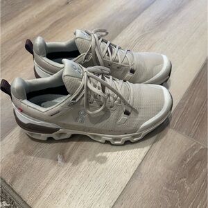 15% off worn 1x - On Cloud Cloudwander Waterproof Women’s Size 8 - Sand & Ivory